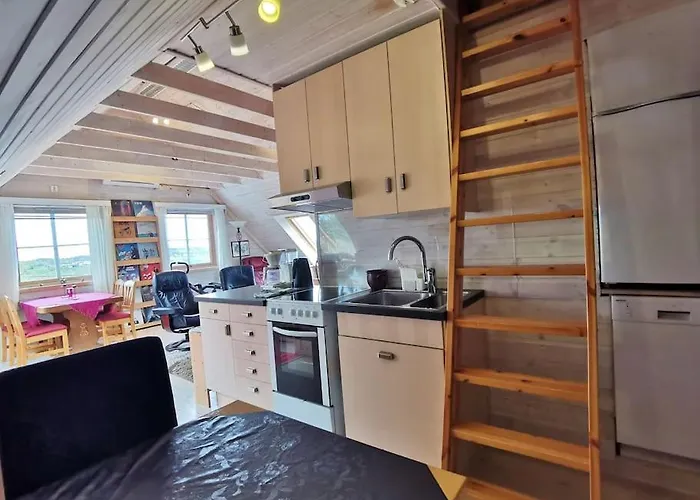 Topfloor Separate Entranc View Stord