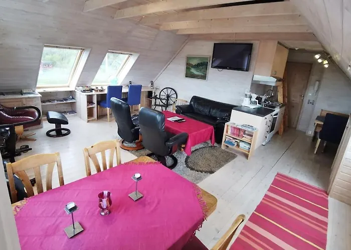 Topfloor Separate Entranc View Stord 아파트 *